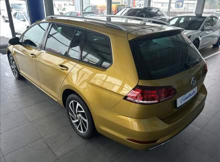 Volkswagen - Golf