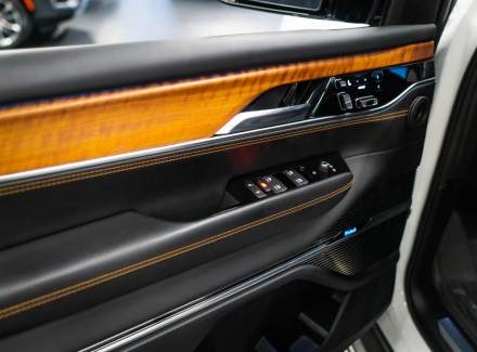 Jeep - Grand Wagoneer