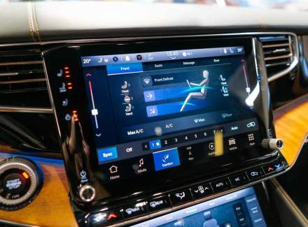 Jeep - Grand Wagoneer