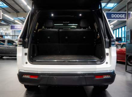 Jeep - Grand Wagoneer