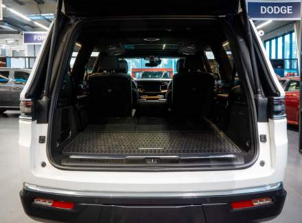 Jeep - Grand Wagoneer