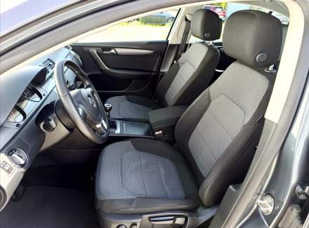 Volkswagen - Passat