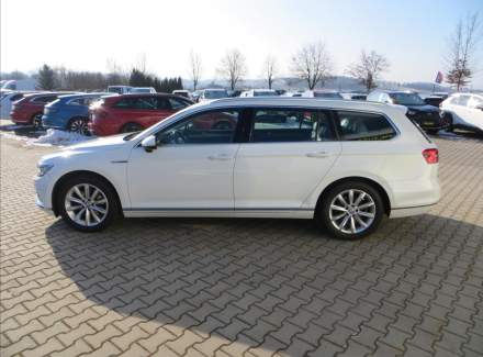 Volkswagen - Passat
