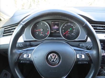 Volkswagen - Passat
