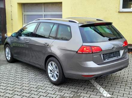 Volkswagen - Golf