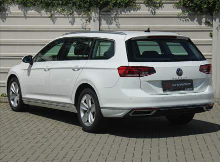 Volkswagen - Passat