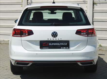 Volkswagen - Passat