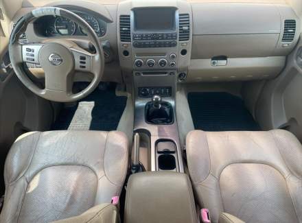 Nissan - Pathfinder