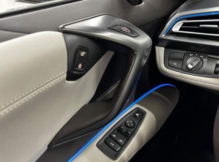BMW - i8