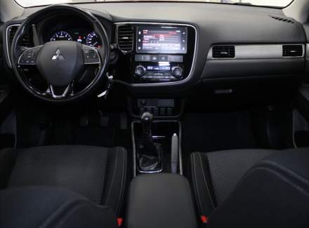 Mitsubishi - Outlander