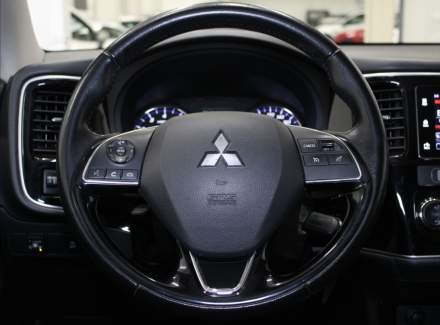 Mitsubishi - Outlander