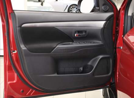 Mitsubishi - Outlander