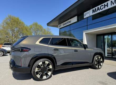 BMW - XM