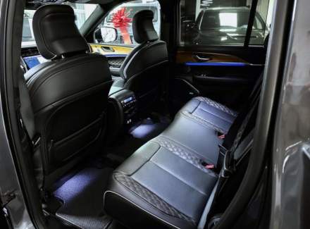 Jeep - Grand Cherokee