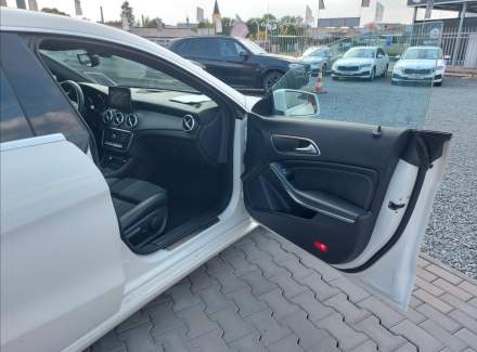 Mercedes-Benz - CLA