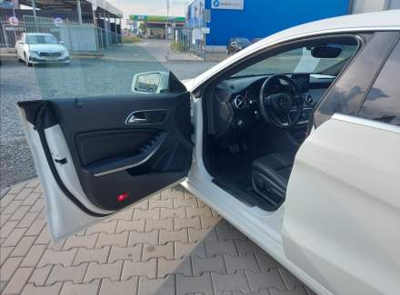 Mercedes-Benz - CLA