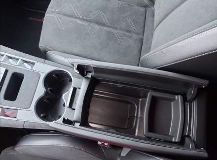 DS Automobiles - DS7 Crossback