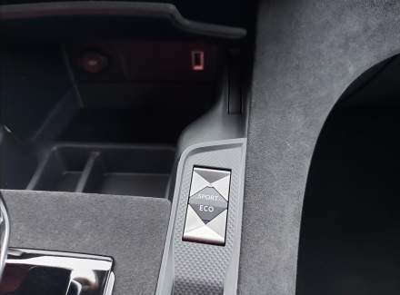 DS Automobiles - DS7 Crossback