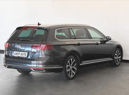 Volkswagen - Passat