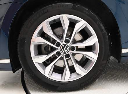 Volkswagen - Passat