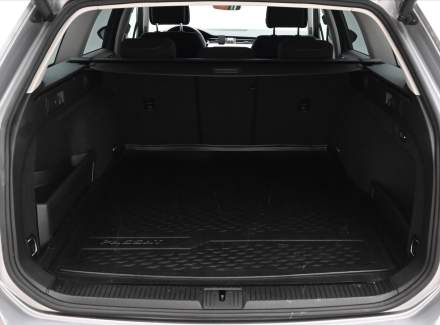 Volkswagen - Passat