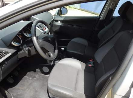 Peugeot - 207