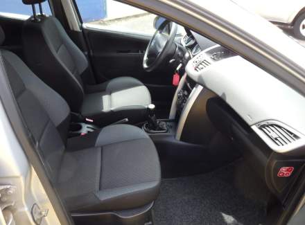 Peugeot - 207