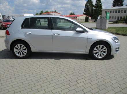 Volkswagen - Golf