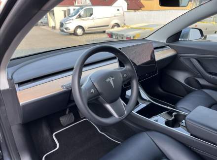 Tesla - Model 3