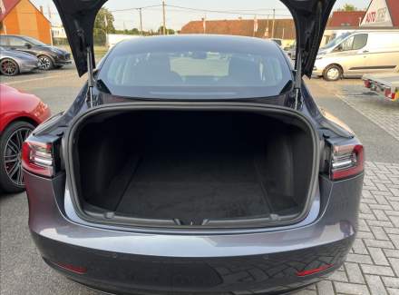 Tesla - Model 3