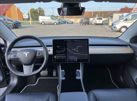 Tesla - Model 3