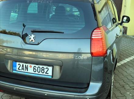 Peugeot - 5008
