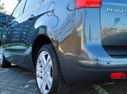 Peugeot - 5008