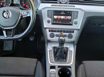 Volkswagen - Passat