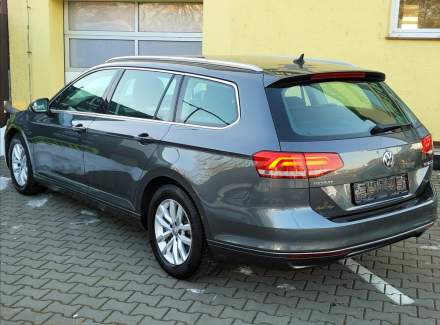 Volkswagen - Passat