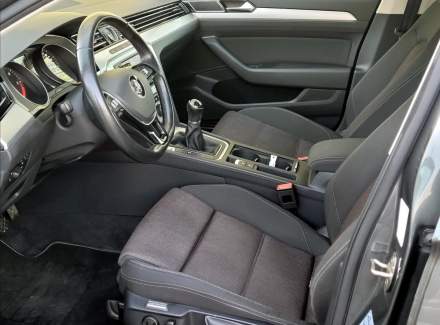 Volkswagen - Passat