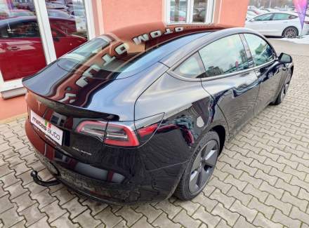 Tesla - Model 3