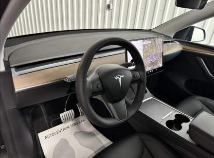 Tesla - Model Y
