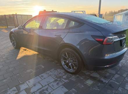 Tesla - Model 3