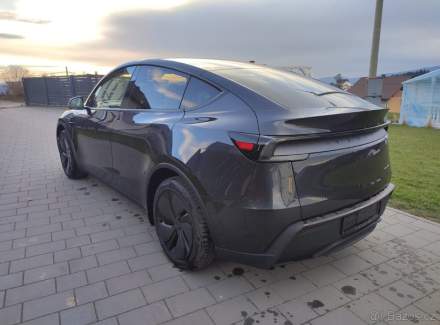 Tesla - Model Y