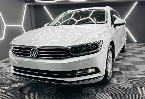 Volkswagen - Passat