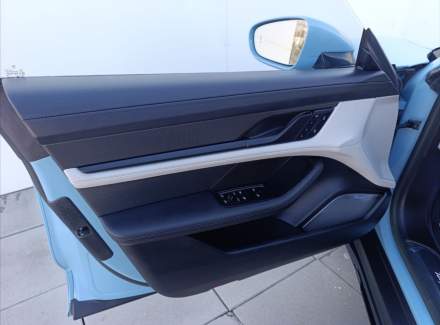 Porsche - Taycan