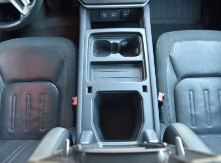 Land Rover - Defender