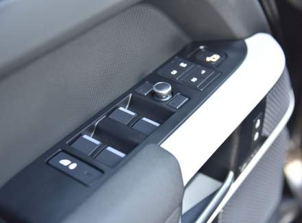 Land Rover - Defender