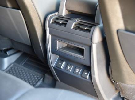 Land Rover - Defender