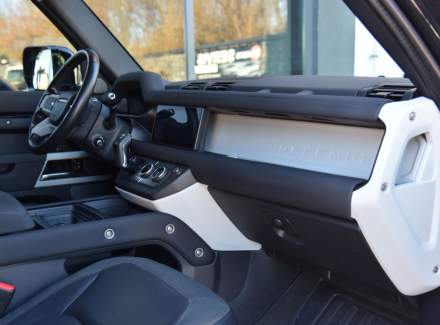 Land Rover - Defender