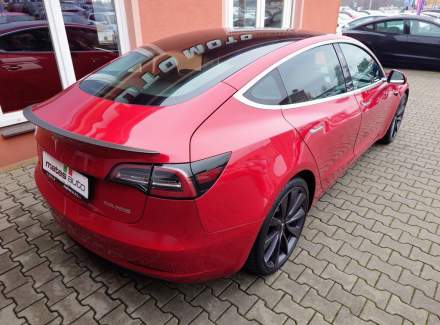 Tesla - Model 3