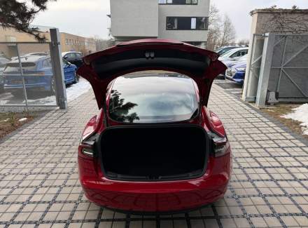 Tesla - Model 3