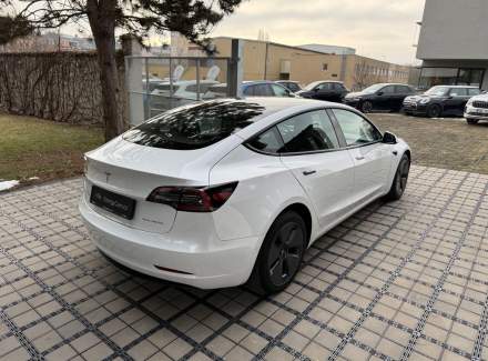 Tesla - Model 3