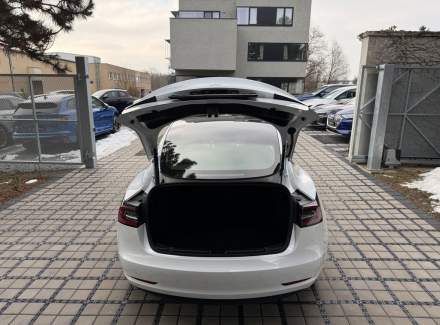 Tesla - Model 3